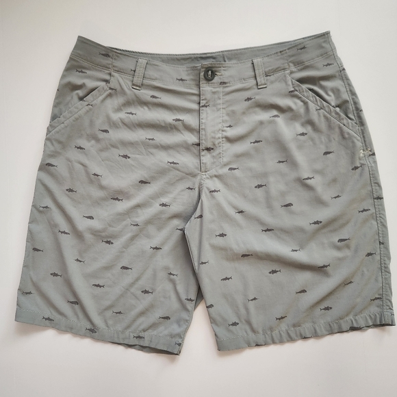 Under Armour Other - UNDER ARMOUR Gray Loose Men's Flat Front Shorts Size 36 with Pockets Length 20"